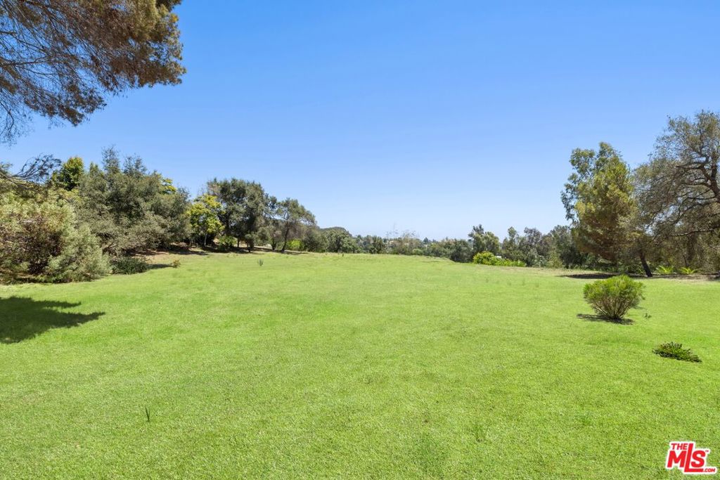 12 Oakmont Drive Property Photo 10