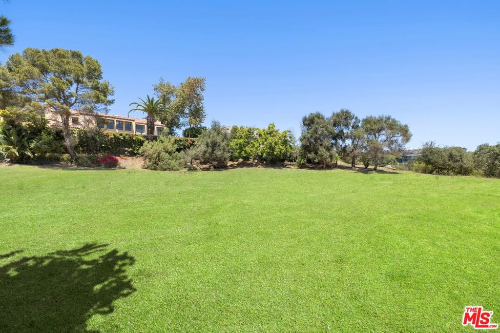 12 Oakmont Drive Property Photo 14