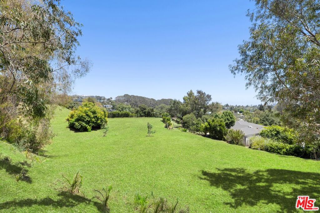 12 Oakmont Drive Property Photo 15