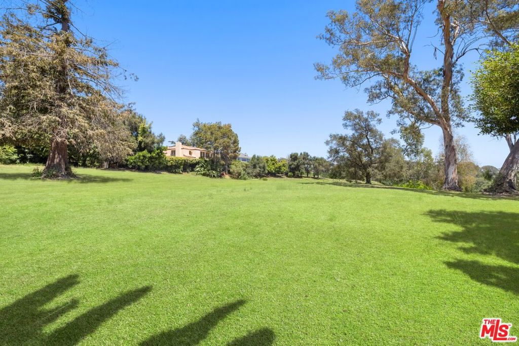 12 Oakmont Drive Property Photo 17