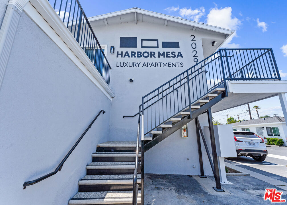 2029 Harbor Boulevard Property Photo 3