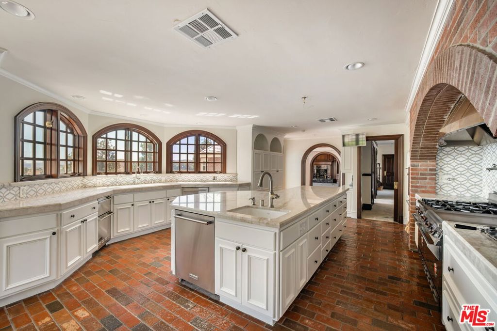 25045 Jim Bridger Road Property Photo 4