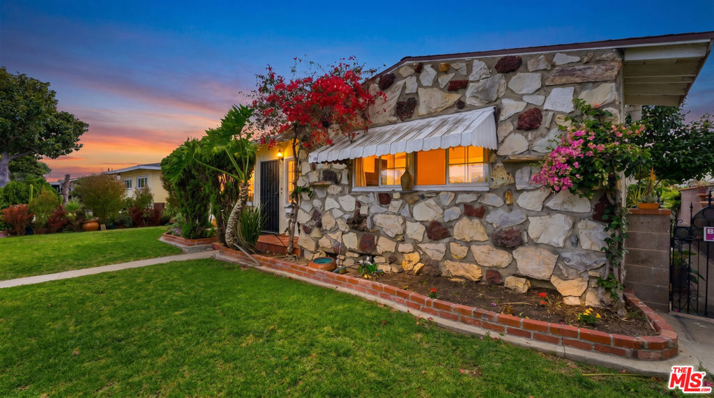 23319 Dolores Street Property Photo 1