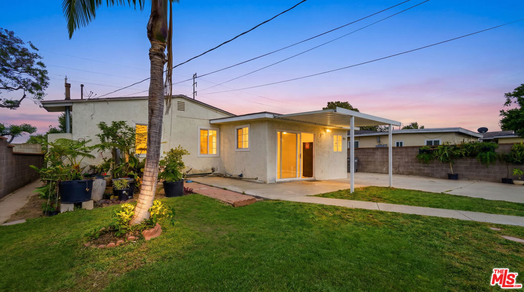 23319 Dolores Street Property Photo 3