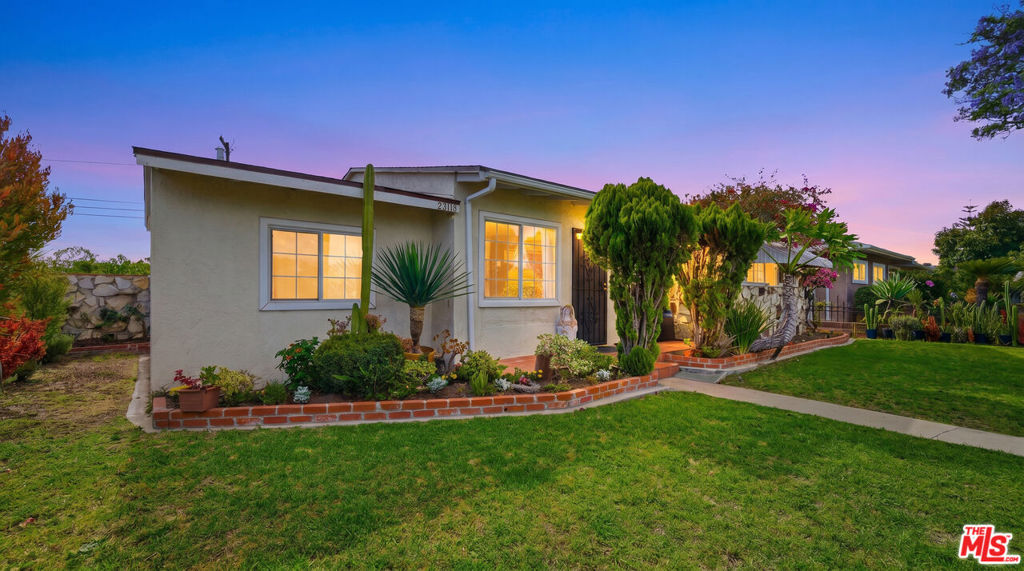 23319 Dolores Street Property Photo 4
