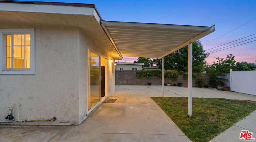 23319 Dolores Street Property Photo 6