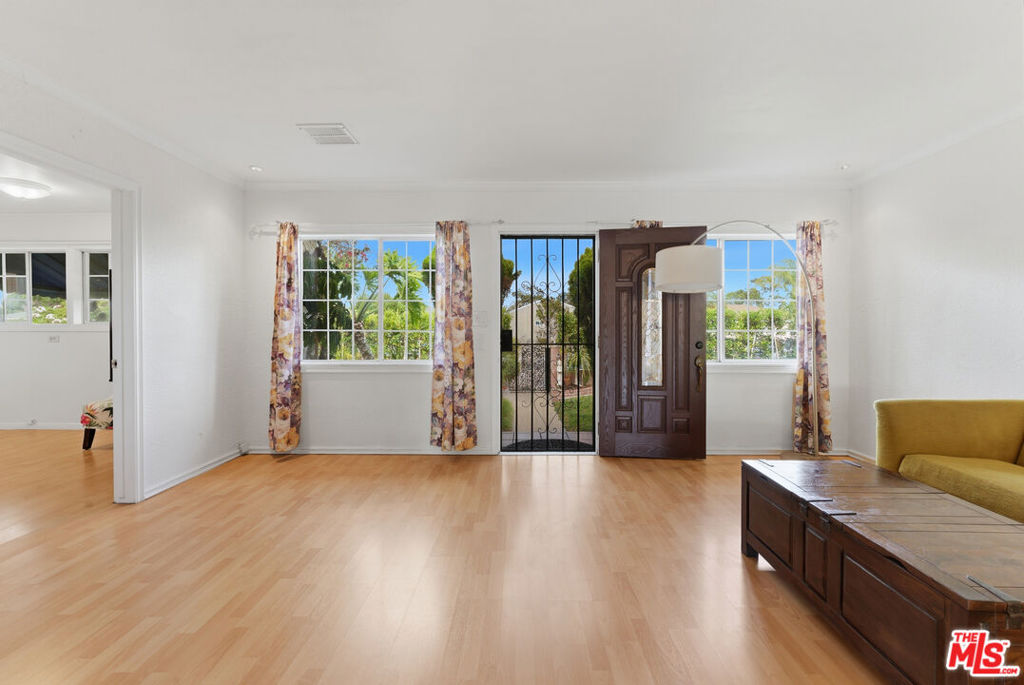 23319 Dolores Street Property Photo 11