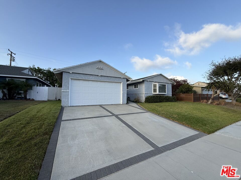 5215 Lillian Street Property Photo 3