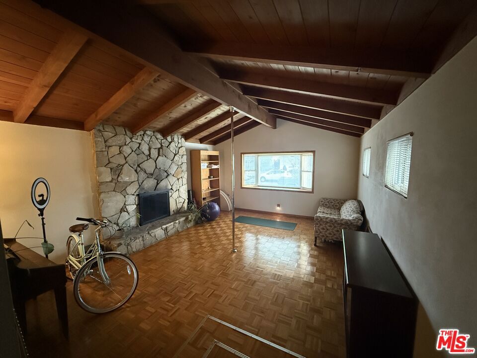 5215 Lillian Street Property Photo 4