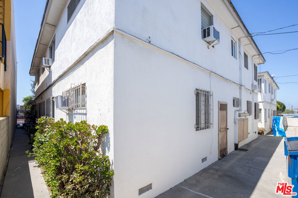 1412 Centinela Avenue Property Photo 17