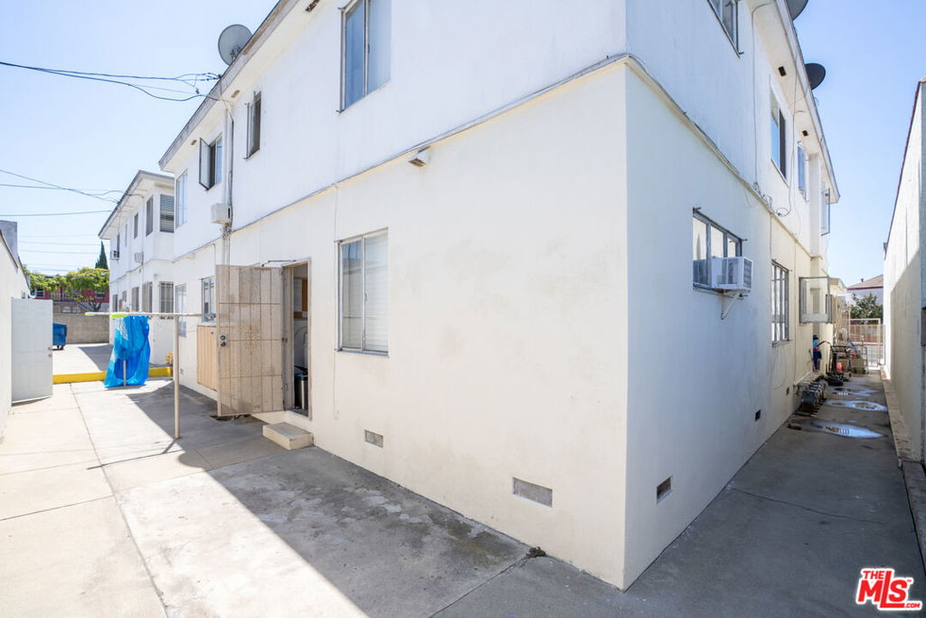 1412 Centinela Avenue Property Photo 19
