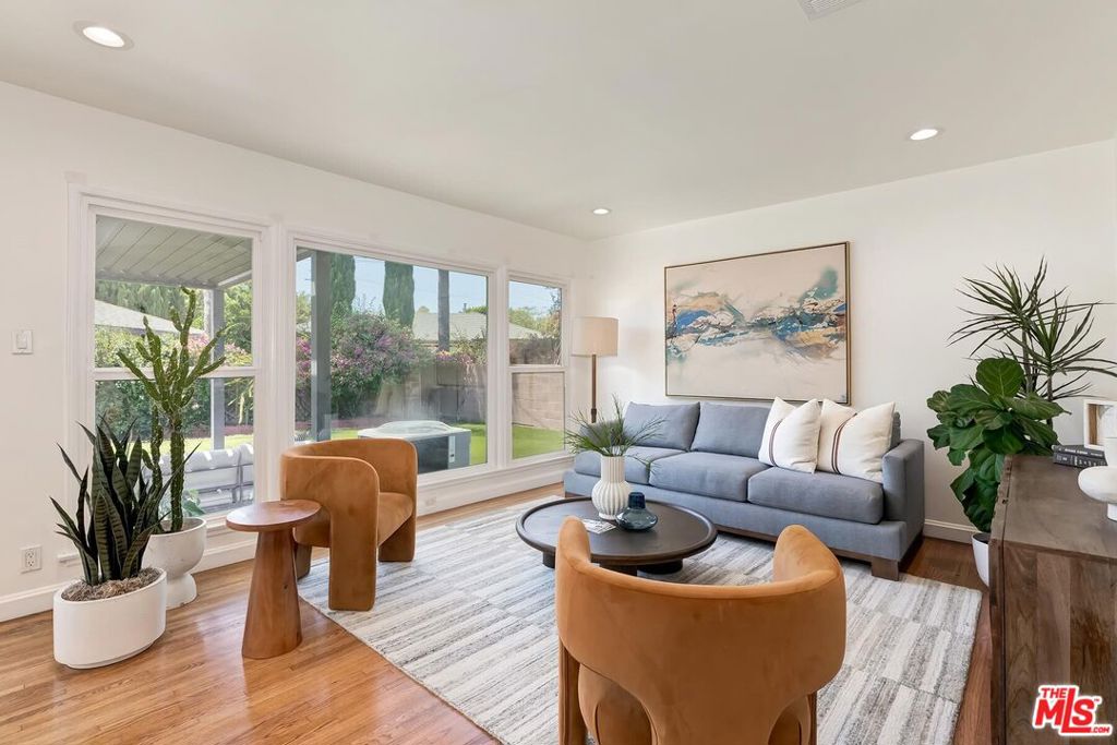 11159 Woolford Street Property Photo 8