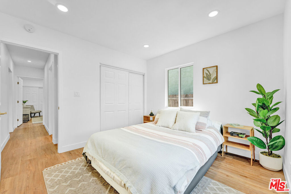 620 W 42nd Place Property Photo 14