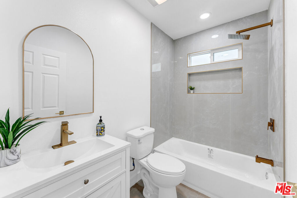 620 W 42nd Place Property Photo 15