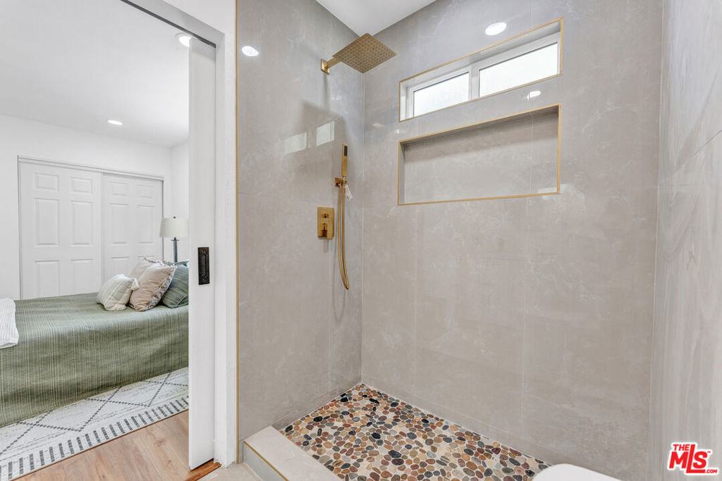 620 W 42nd Place Property Photo 20