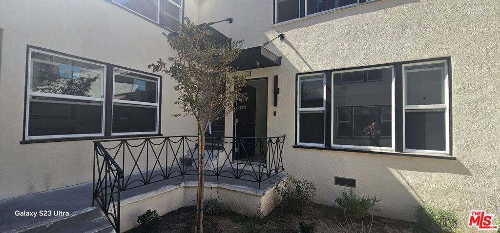 537 S Catalina Street 4 Property Photo 2