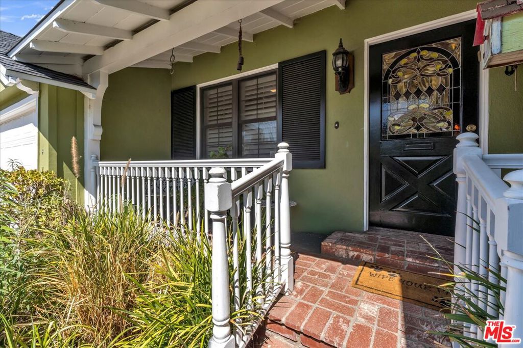 5320 Wortser Avenue Property Photo 6