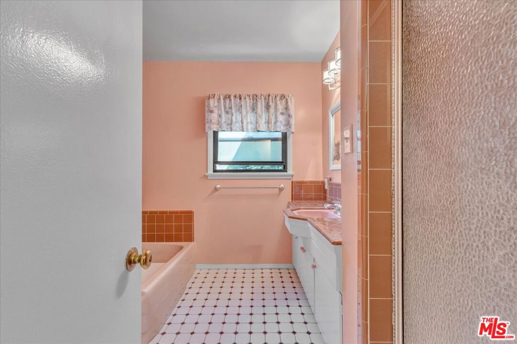 5320 Wortser Avenue Property Photo 22