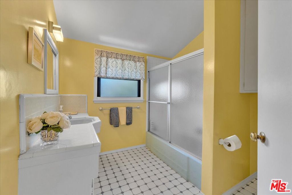 5320 Wortser Avenue Property Photo 29