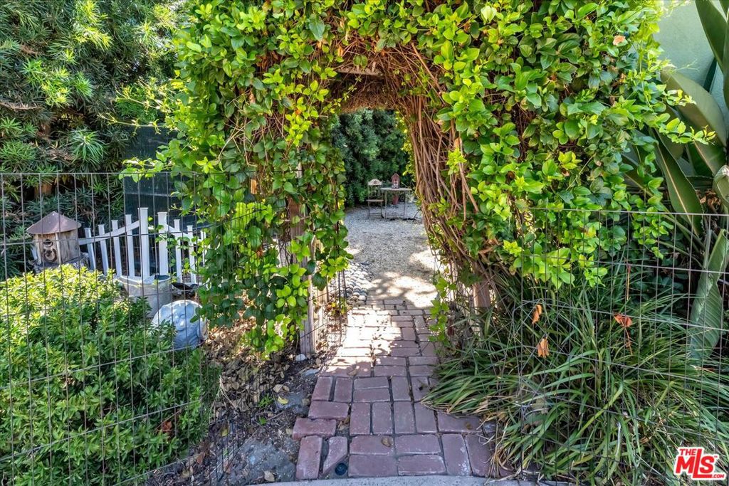 5320 Wortser Avenue Property Photo 34