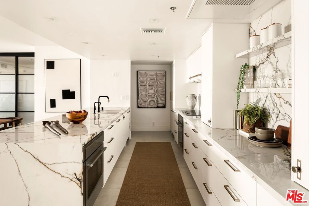 10660 Wilshire Boulevard 1208 Property Photo 4