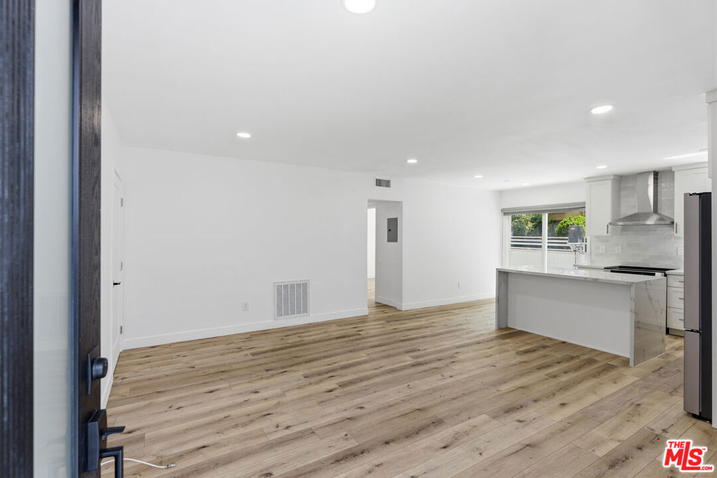 929 N Stanley Avenue 1 Property Photo 3