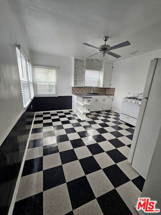 10558 Santa Monica Boulevard Property Photo 9