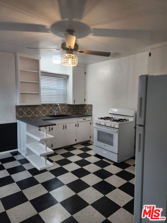 10558 Santa Monica Boulevard Property Photo 10