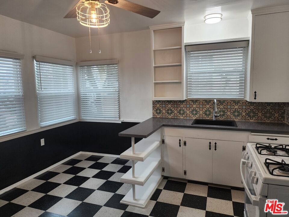 10558 Santa Monica Boulevard Property Photo 15