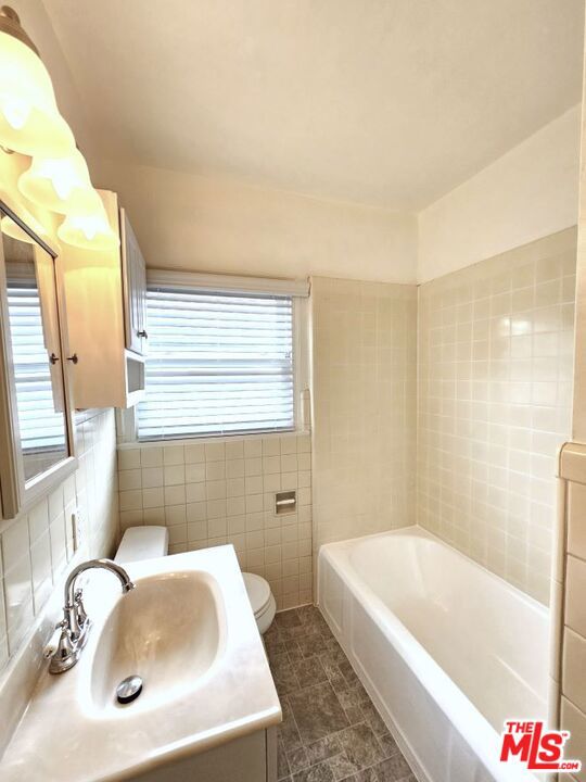 10558 Santa Monica Boulevard Property Photo 18