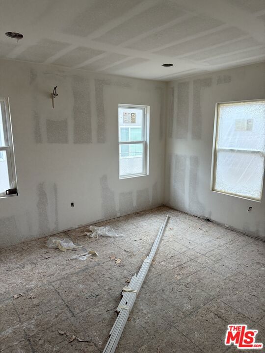 128 N Hillcrest Boulevard Property Photo 17