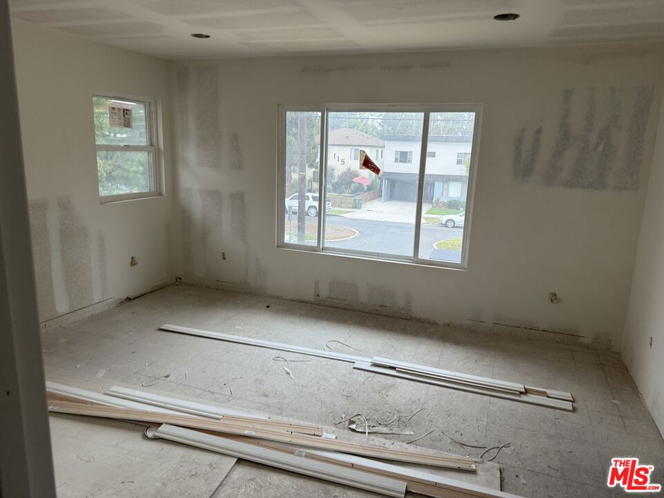 128 N Hillcrest Boulevard Property Photo 19