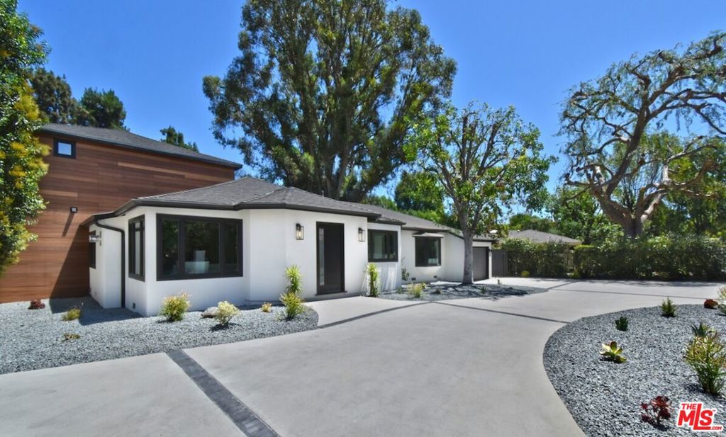 19061 Wells Drive Property Photo 2