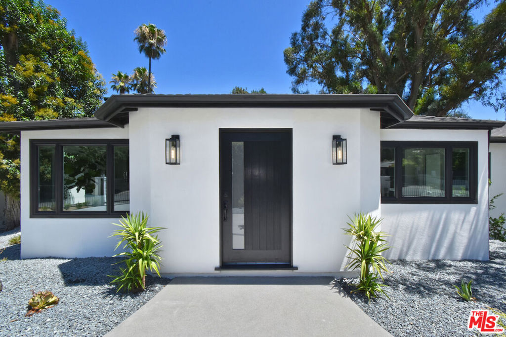 19061 Wells Drive Property Photo 4