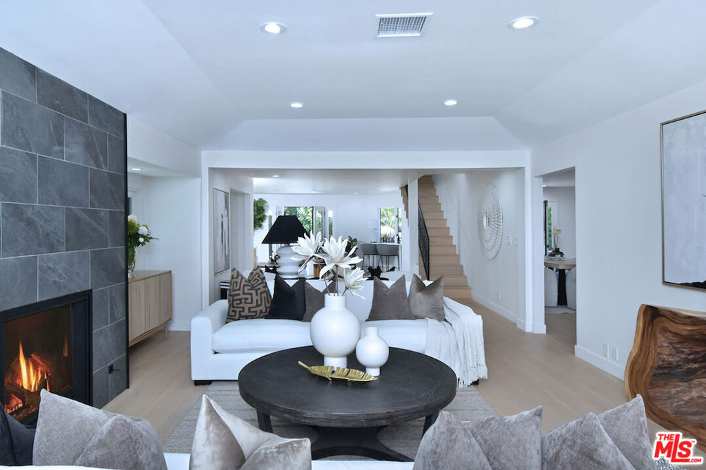 19061 Wells Drive Property Photo 9