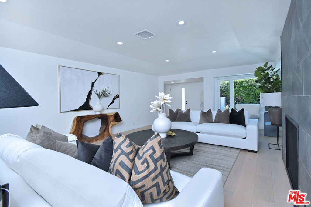 19061 Wells Drive Property Photo 10