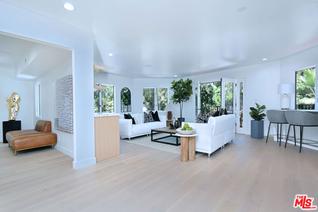 19061 Wells Drive Property Photo 12