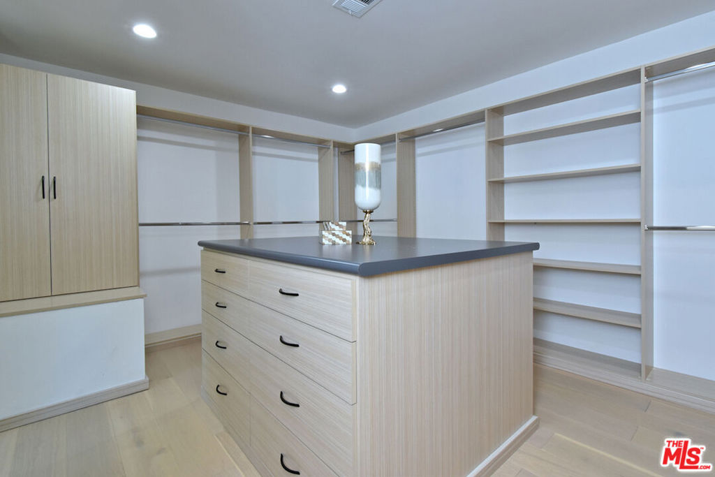 19061 Wells Drive Property Photo 34