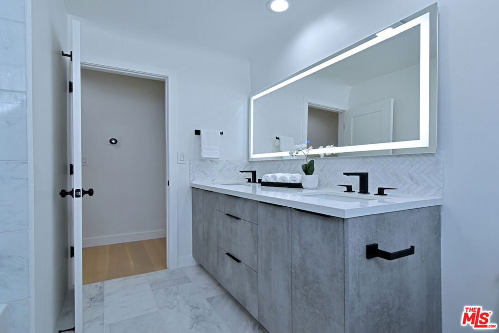 19061 Wells Drive Property Photo 39
