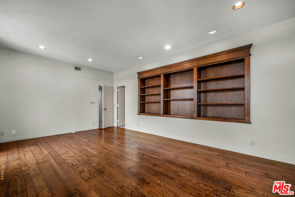 1333 S Beverly Glen Boulevard 606 Property Photo 2