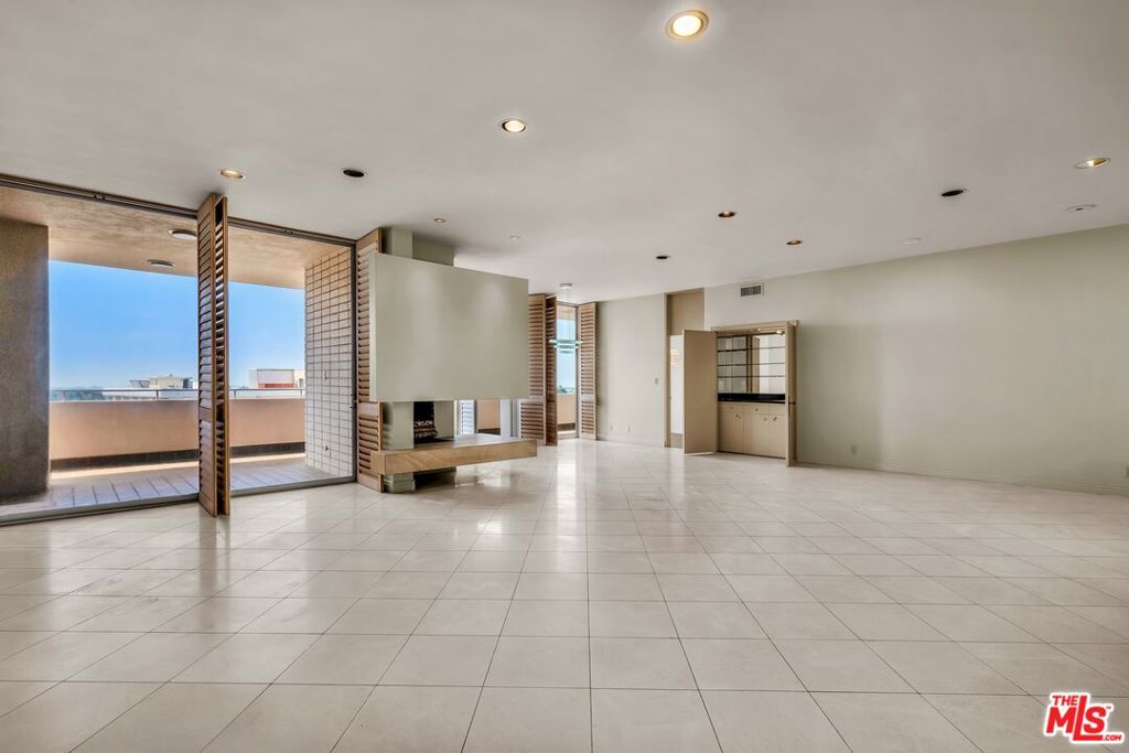 1333 S Beverly Glen Boulevard 606 Property Photo 6