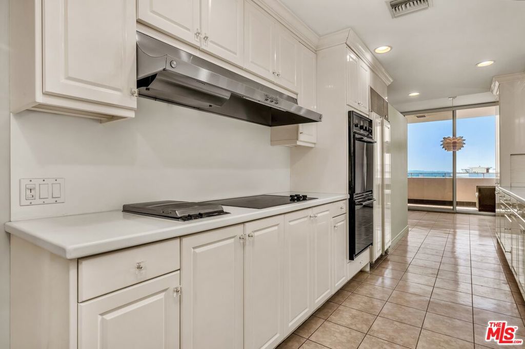 1333 S Beverly Glen Boulevard 606 Property Photo 10