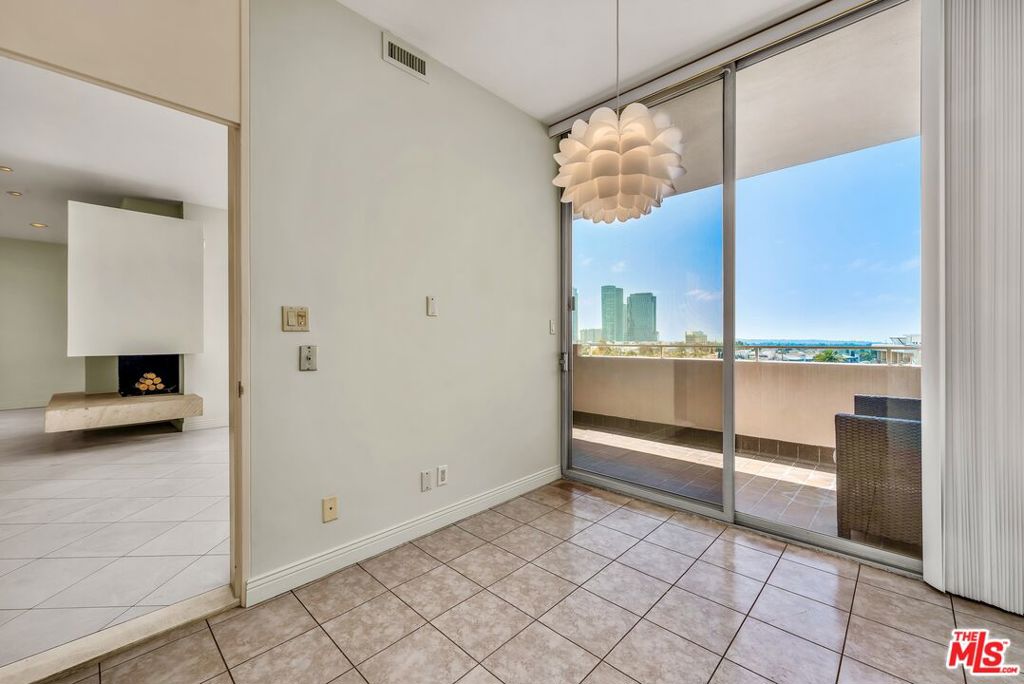 1333 S Beverly Glen Boulevard 606 Property Photo 11