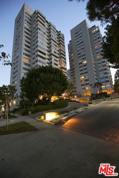 865 Comstock Avenue 6A Property Photo 1