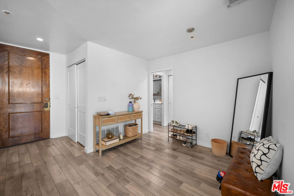 121 S Hope Street 517 Property Photo 26
