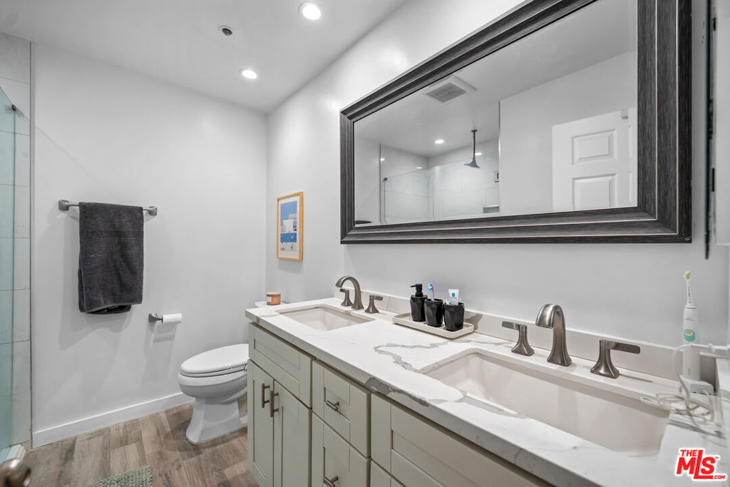 121 S Hope Street 517 Property Photo 45