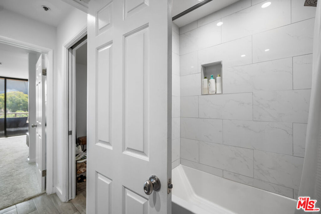 121 S Hope Street 517 Property Photo 52