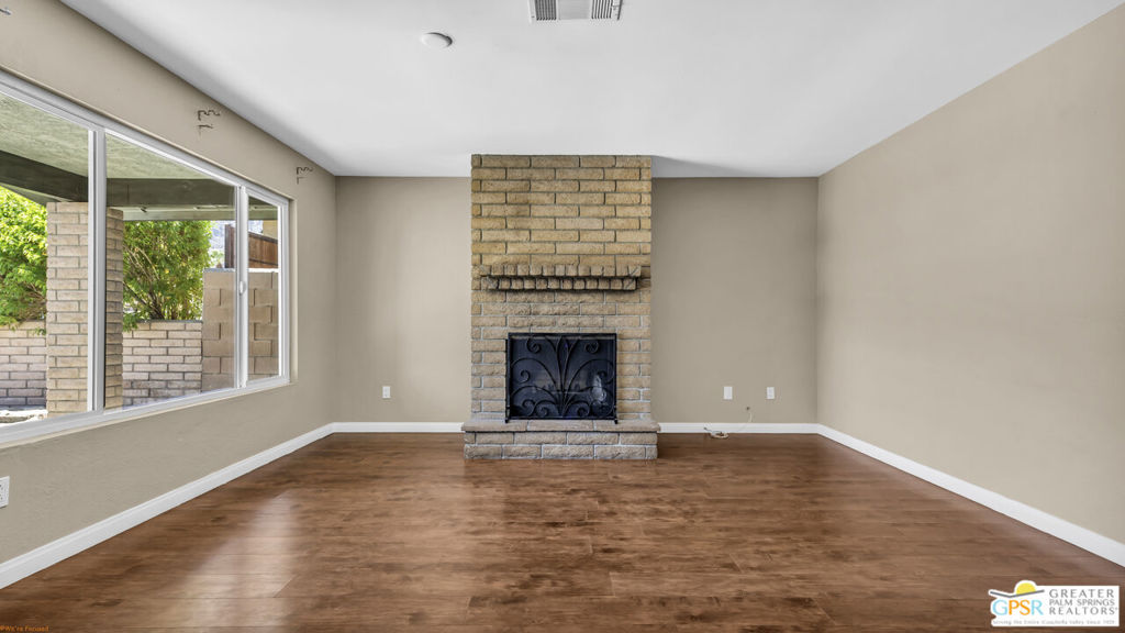 53385 Eisenhower Drive Property Photo 6