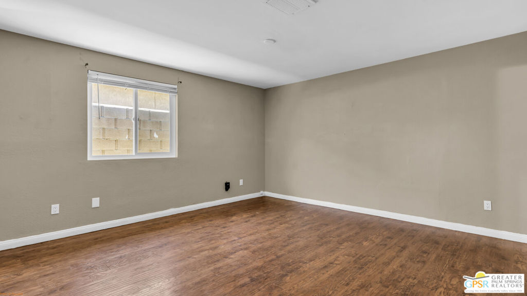 53385 Eisenhower Drive Property Photo 19