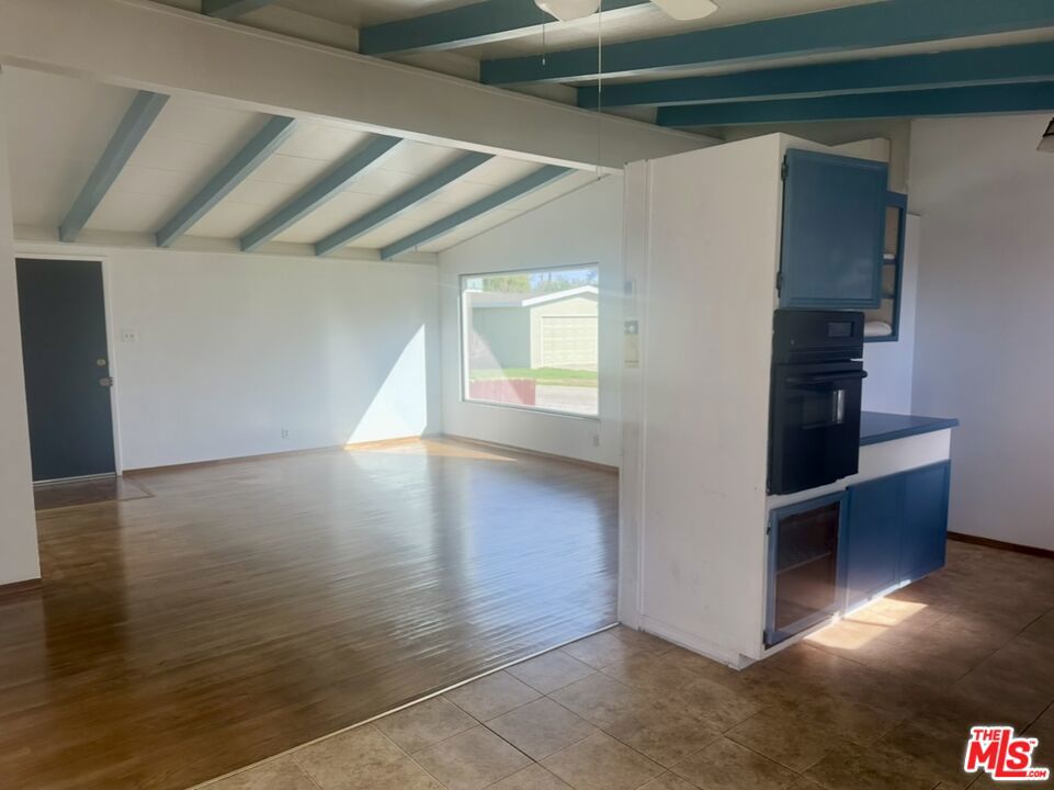 111 W 23 Rd Street Property Photo 6
